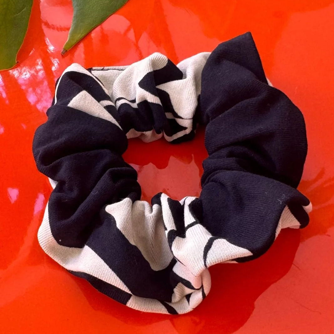 Paloma scrunchie